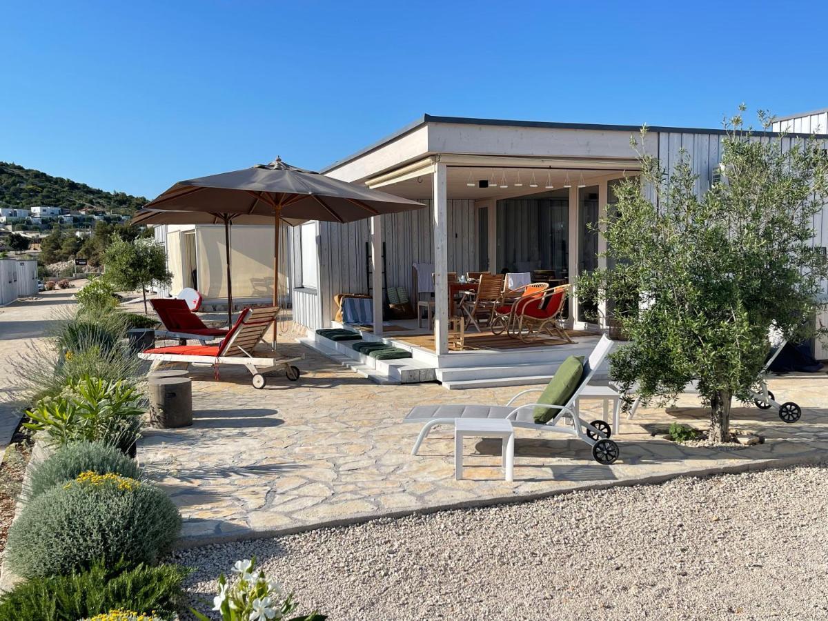 Buqez Eco Resort - Beachfront 20 & House 42 Drage Exterior photo